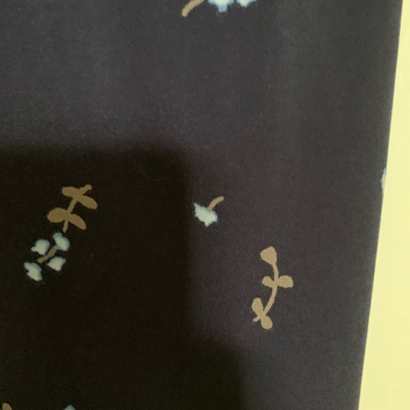 Short Navy floral flutter sleeve dress - Picture 3 of 3